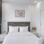 Rosee House -Luxury Apartment In Vinhomes Greenbay