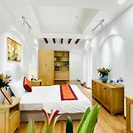 La Mandarina Hotel & Travel At 13 Hang Hanh Street