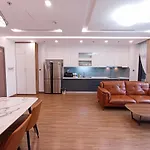 Lynn Apartment - Vinhomes Metropolis Near Lotte Center