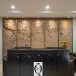 Silk Queen Hotel