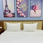 Everest Hotel