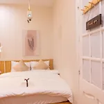 May\'S House