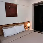 The Bee Homestay - Old Quarter