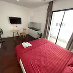 67132 Cozy Studio Close Ho Tay Balcony Full Sunlight