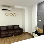 Holiday Suites Hotel & Spa