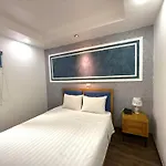 Holiday Suites Hotel & Spa