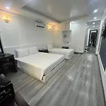 The Queen Hotel & Spa 2