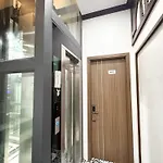 The Queen Hotel & Spa 2