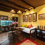 Old Quarter Lux Boutique Railview Retreat