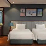 May De Ville Corner Hotel