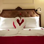 The Sinh Tourist Hotel & Travel