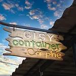 Gisy Lake Containers House