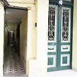 Holly Hideaway-Cozy Nest -Balcony- City Center