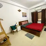 Centre Alley House & Travel
