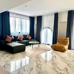 Luxe Paradise Suites Hotel Hoang Cau