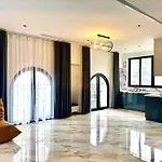 Luxe Paradise Suites Hotel Hoang Cau