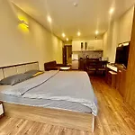 Luxe Paradise Residence Lac Long Quan
