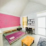 May\'S House