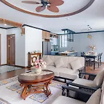 Luxe Paradise Suites Dang Thai Mai