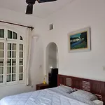 Best Price Ho Tay Villa Rooms With Garden & Pool For Long Stay