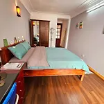Rainbow Homestay - No 8 Alley 18B Tong Dan
