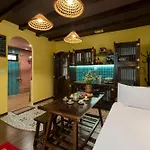 Old Quarter Lux Boutique Railview Retreat