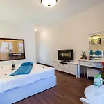 Friends Inn & Travel