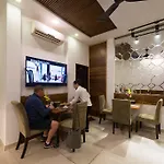 Splendid Star Suites Hotel
