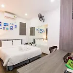 Lily Hotel