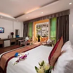 Van Mieu Hotel