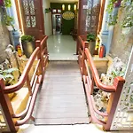 The Queen Hotel & Spa