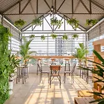 Sazi Homestay 97 Van Cao Building