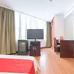 Reddoorz Plus Near Van Mieu Quoc Tu Giam