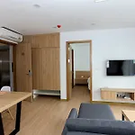 Quiet Hoang Quoc Viet Hotel & Apartment