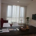 Phuong Apartment Mipec Riverside