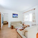 Oyo 269 Moet Hotel