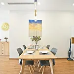 Hi-Home Suites - Vinhomes Metropolis
