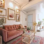Eiffel Gallery Apartment