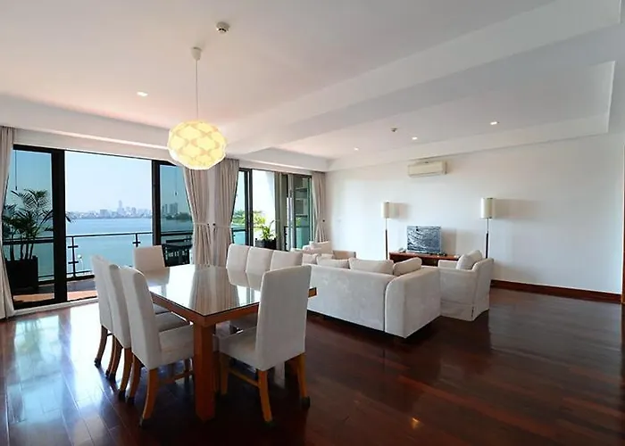 Lakefront Residence