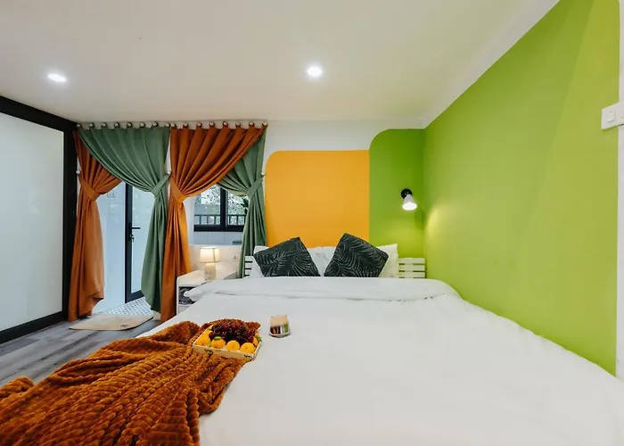 Economy & Premium With Large Groups, Central Location
