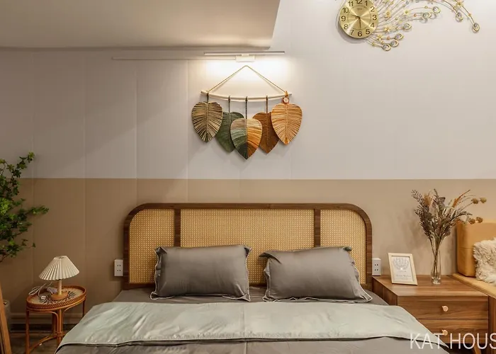 3 Bedrooms With Lots Of Natural Light, Old Quarter
