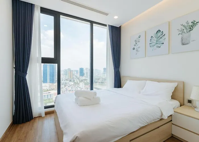 Royal Serviced Apartment Vinhomes Metropolis