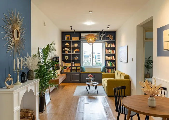 Spacious 2Br W/ 2 Bathrooms & Elevator @ Downtown