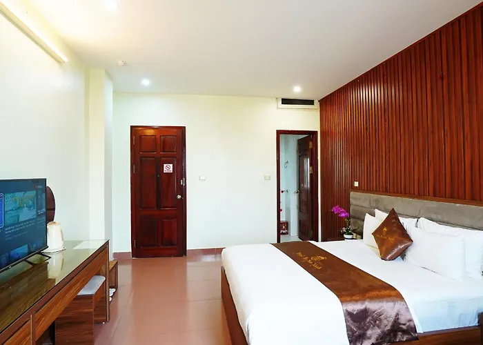 Ho Sen Xanh Hotel