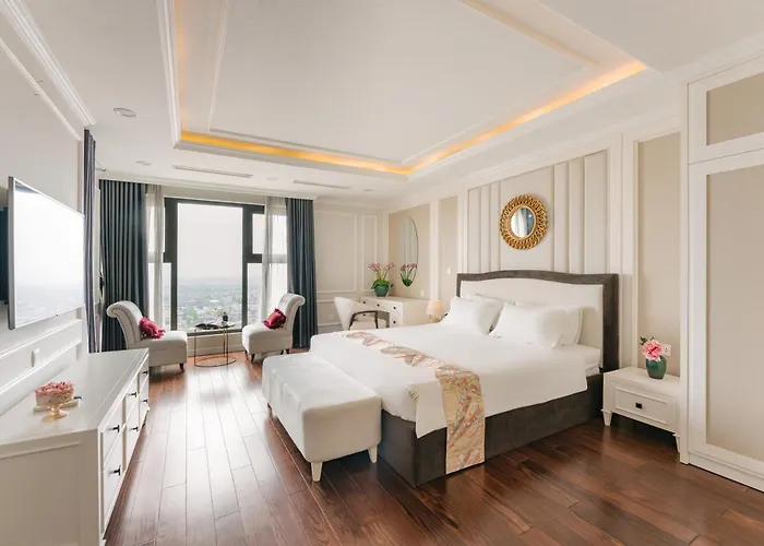 D\'Leroi Soleil- Tay Ho- Near Westlake In Ha Noi
