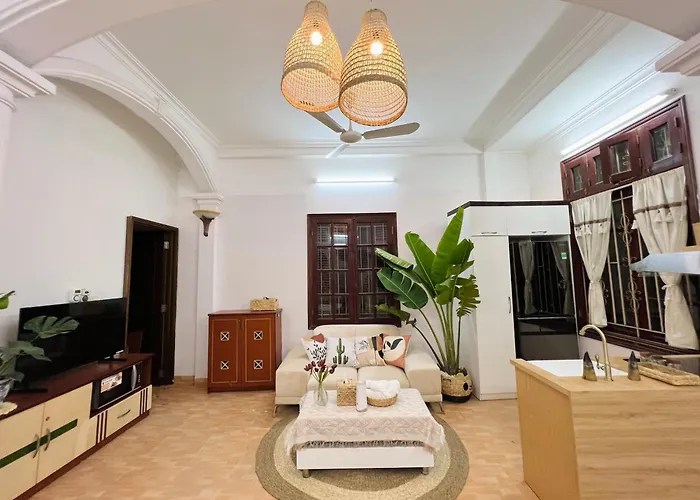 Lushstay Boho - Hanoi Train Station