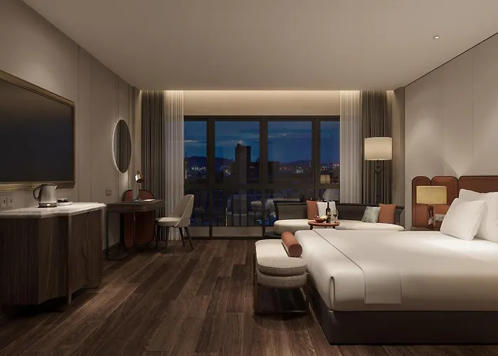 Le Premier Hotel & Rooftop Bar