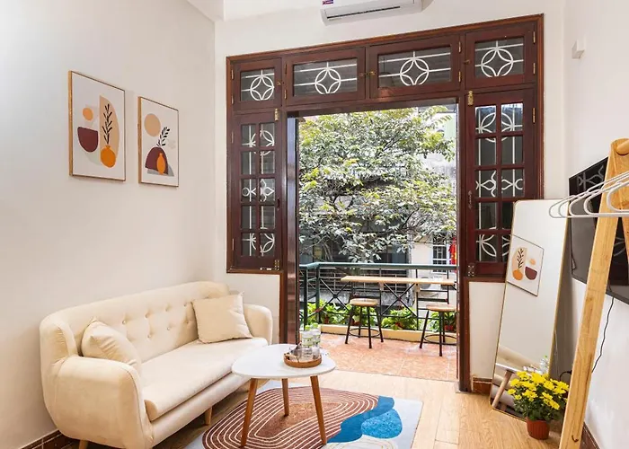 Sunny Balcony Room In Old Quarter With Netflix And Free Laundry