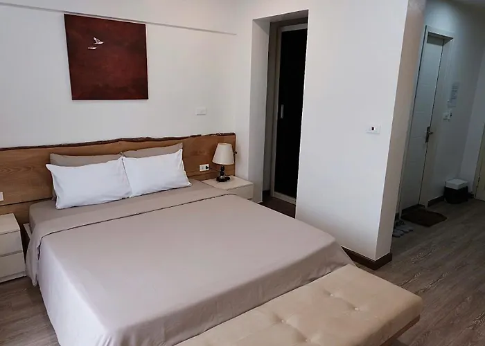 The Bee Homestay - Old Quarter