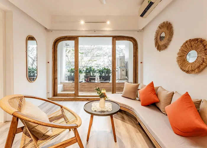 Sunny Old Quarter Apartment Near Train Street - Big Balcony, Kitchen- Self Check-In
